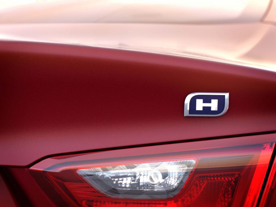 Детали экстерьера Chevrolet Malibu Hybrid 2016 года  (фото 1 из 5)